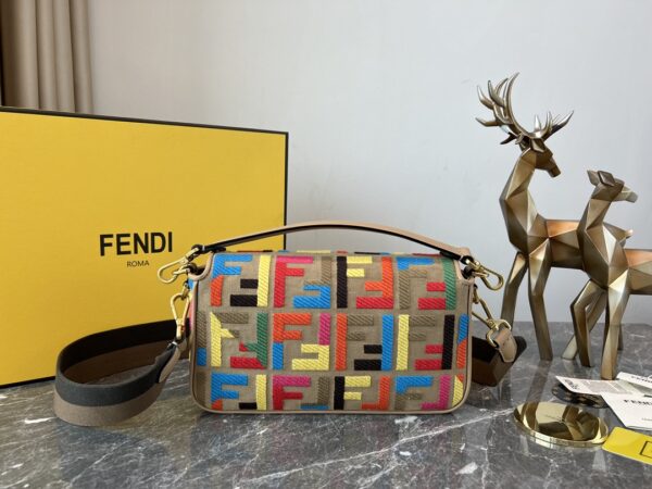 Fendi Baguette Classic Medium Handbag - Heart Shopping - Image 5