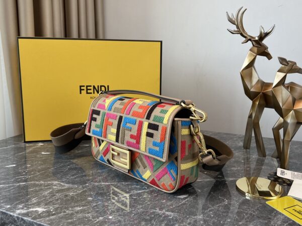 Fendi Baguette Classic Medium Handbag - Heart Shopping - Image 4