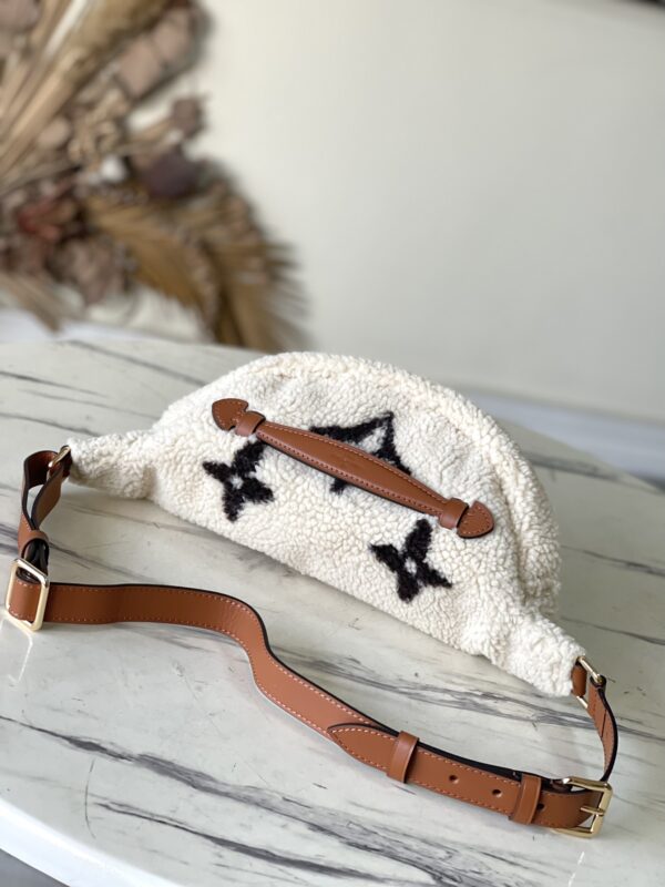 Louis Vuitton BUMBAG Waist Bag - White - Image 3